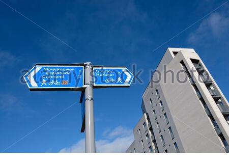 Panneau directionnel à la propriété résidentielle moderne de Saltyre Square, Waterfront Avenue, Granton Edinburgh, Écosse Banque D'Images