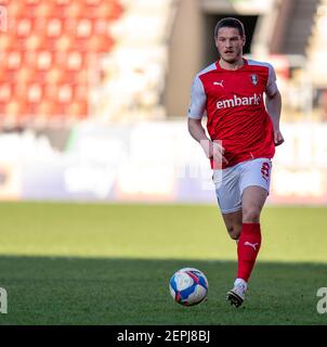 Rotherham, Yorkshire, Royaume-Uni. 27 février 2021 ; AESSEAL New York Stadium, Rotherham, Yorkshire, Angleterre ; championnat d'Angleterre de football de la Ligue de football, Rotherham United versus Reading ; Ben Wales of Rotherham on the ball Credit: Action plus Sports Images/Alay Live News Banque D'Images