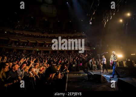 Les Courteeners sur scène lors de la série de concerts annuels Teenage cancer Trust, au Royal Albert Hall. Date de la photo: Vendredi 23 mars 2018. Le crédit photo devrait se lire: David Jensen/EMPICS Entertainment Banque D'Images