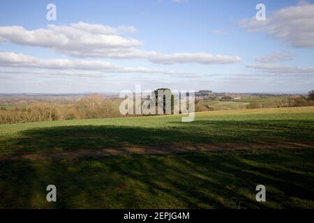 Vue sur la campagne de l'Oxfordshire avec la ville de Faringdon en arrière-plan. Angleterre Banque D'Images