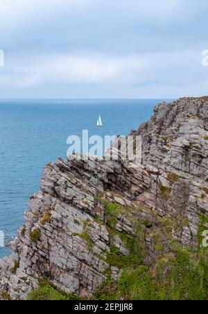 Beau paysage des falaises à Erquy Cape, canal anglais, Bretagne dans le nord-ouest de la France Banque D'Images