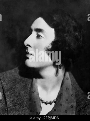 Vita Sackville-West. Portrait de l'écrivain et designer de jardin anglais, Victoria Mary Sackville-West, Lady Nicolson (1892-1962), vers 1926 Banque D'Images