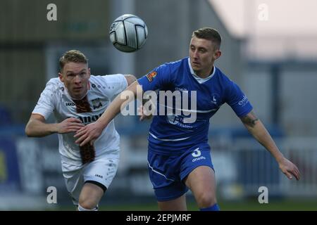 HARTLEPOOL, ANGLETERRE. 27 FÉVRIER Myles Judd de Barnett en action avec David Ferguson de Hartlepool United lors du match de la Vanarama National League entre Hartlepool United et Barnett à Victoria Park, Hartlepool, le samedi 27 février 2021. (Credit: Mark Fletcher | MI News) Credit: MI News & Sport /Alay Live News Banque D'Images