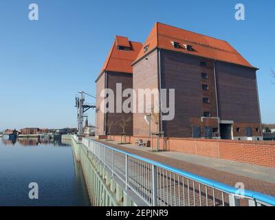 Wittenberge, Allemagne. 25 février 2021. L'entrepôt historique de la promenade d'Elbuferpromenade ou du Stepenitz. Credit: Soeren Stache/dpa-Zentralbild/ZB/dpa/Alay Live News Banque D'Images