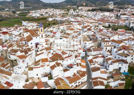 Vue sur la commune de Yunquera dans la région du Parc National de la Sierra de las Nieves, Andalousie Banque D'Images