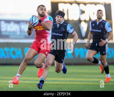 Newcastle, Royaume-Uni. 27 février 2021. Joe Marchant, de Harlequins, prend la balle à Newcastle, au Royaume-Uni, le 2/27/2021. (Photo par IAM Burn/News Images/Sipa USA) crédit: SIPA USA/Alay Live News Banque D'Images