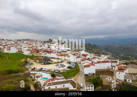 Vue sur la commune de Yunquera dans la région du Parc National de la Sierra de las Nieves, Andalousie Banque D'Images