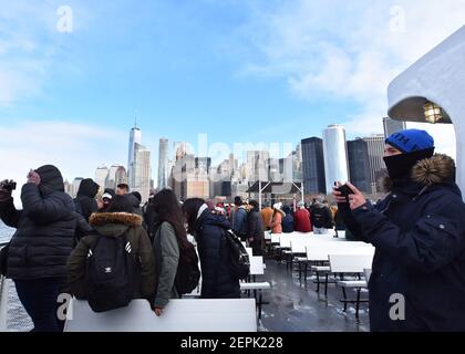 Croisière avec le ferry de Miss Ellis Island, propriété de Circle Line Ferry, de New York City, Battery Park, à Liberty Island, New Jersey. Banque D'Images