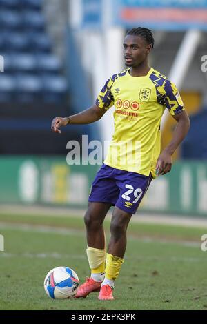 Preston, Royaume-Uni. 27 février 2021. Aaron Rowe #29 de la ville de Huddersfield avec le ballon à Preston, Royaume-Uni le 2/27/2021. (Photo de Simon Whitehead/News Images/Sipa USA) crédit: SIPA USA/Alay Live News Banque D'Images