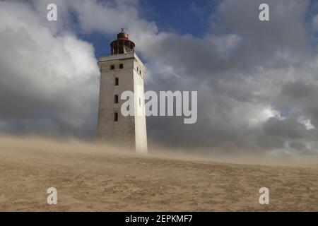 Rubjerg Knude FYR à Sandstorm, Danemark Banque D'Images