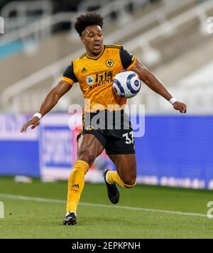 Newcastle, Royaume-Uni. 27 février 2021. Adama Traore de Wolverhampton Wanderers lors du match de la première ligue entre Newcastle United et Wolverhampton Wanderers au St James' Park le 27 février 2021 à Newcastle, en Angleterre. (Photo de Daniel Chesterton/phcimages.com) Credit: PHC Images/Alamy Live News Banque D'Images