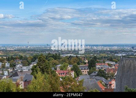 Horizon de Francfort et plaine Rhin-main depuis le château de Kronberg, Hesse, Allemagne Banque D'Images