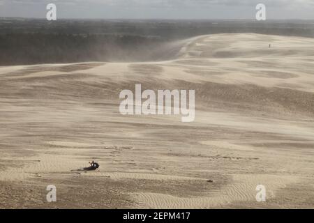 Érosion éolienne sur une dune errante Rubjerg Knude pendant la tempête de sable, Danemark Banque D'Images