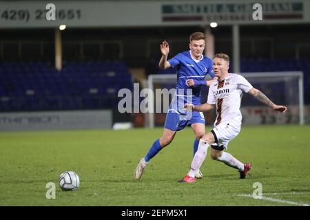 HARTLEPOOL, ANGLETERRE. 27 FÉVRIER Myles Judd de Barnett en action avec Mark Shelton de Hartlepool United lors du match de la Vanarama National League entre Hartlepool United et Barnett à Victoria Park, Hartlepool le samedi 27 février 2021. (Credit: Mark Fletcher | MI News) Credit: MI News & Sport /Alay Live News Banque D'Images