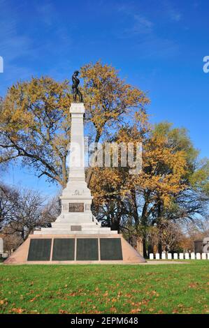 Chicago, Illinois, États-Unis. Le Confederate Monument sur Confederate Mound au cimetière d'Oak Woods. Banque D'Images