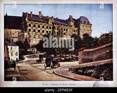 Vue générale sur les châteaux de Blois sur la Loire en France. Photochrome Print c1890 publié par Sanard et Derangeon, Paris. Banque D'Images