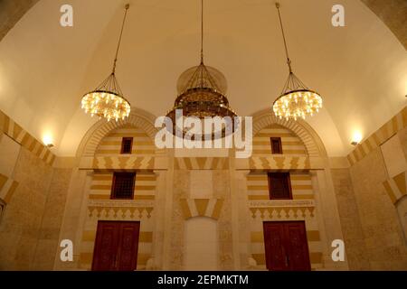 Mosquée du roi Hussein Bin Talal à Amman (la nuit), Jordanie Banque D'Images