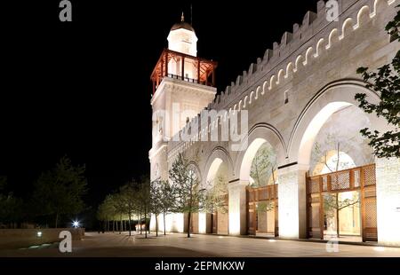 Mosquée du roi Hussein Bin Talal à Amman (la nuit), Jordanie Banque D'Images