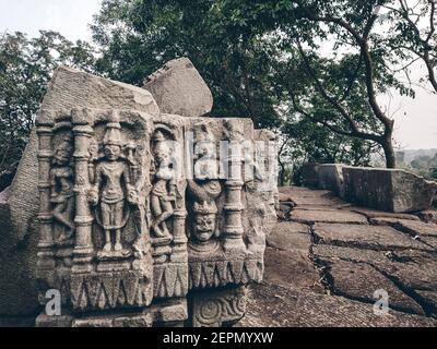 Magnifique intérieur du temple de Bamuni colline de Tezpur, Inde. Temples d'époque ou pierre de temple indien. Ancien temple indien ou ancien temple d'Assam. Banque D'Images