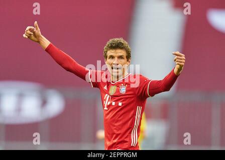 Munich, Allemagne. 27 février 2021. Thomas MUELLER, MÜLLER, FCB 25 geste dans le match FC BAYERN MUENCHEN - 1.FC KOELN 1.Ligue allemande de football le 27 février 2021 à Munich, Allemagne saison 2020/2021, match jour 23, 1.Bundesliga, FCB, München, 23.Spieltag, Köln. © Peter Schatz / Alamy Live News - LE RÈGLEMENT DFL INTERDIT TOUTE UTILISATION DE PHOTOGRAPHIES comme SÉQUENCES D'IMAGES et/ou QUASI-VIDÉO - Banque D'Images