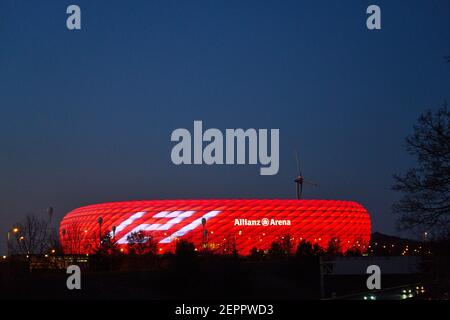 Munich, Allemagne. 27 février 2021. FC Bayern fête son anniversaire en 121. Et illumine l'Allianz Arena dans le match FC BAYERN MUENCHEN - 1.FC KOELN 5-1 1.Ligue allemande de football le 27 février 2021 à Munich, Allemagne saison 2020/2021, match jour 23, 1.Bundesliga, FCB, München, 23.Spieltag, Köln. © Peter Schatz / Alamy Live News - LE RÈGLEMENT DFL INTERDIT TOUTE UTILISATION DE PHOTOGRAPHIES comme SÉQUENCES D'IMAGES et/ou QUASI-VIDÉO - Banque D'Images