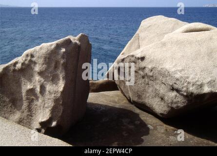 Palaos, Sardaigne, Italie. Roche de granit typique (scanné à partir de Fujichrome Velvia) Banque D'Images