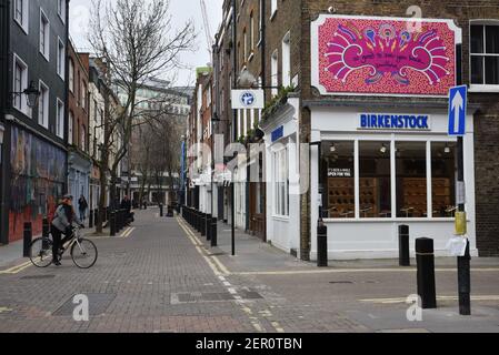 Neal Street, Seven Dials, Londres, Royaume-Uni. 28 février 2021. La vie en confinement, les magasins fermés sur Neal Street. Crédit : Matthew Chattle/Alay Live News Banque D'Images