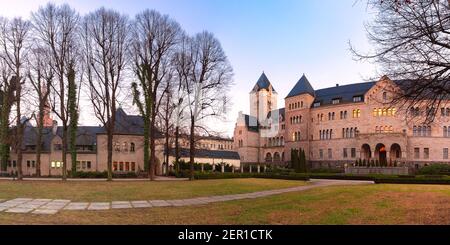 Vue panoramique sur le château impérial dans la soirée, Poznan, Pologne Banque D'Images