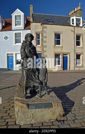 Statue commémorative des pêcheurs à Pittenweem, en Écosse Banque D'Images