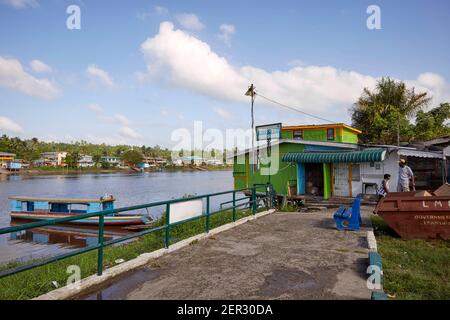 Service de traversier Chester sur la rivière Demerara Guyana Linden en Amérique du Sud Banque D'Images