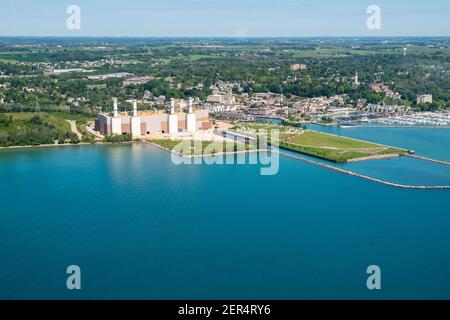 Photographie aérienne de Port Washington, Wisconsin, lors d'une belle journée d'été. Banque D'Images