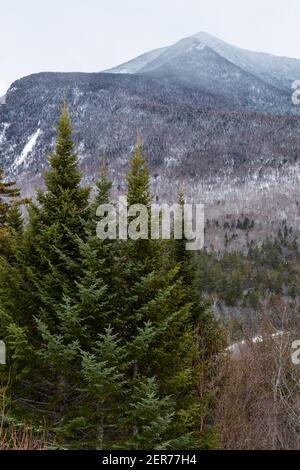 'The Whites' est une chaîne de montagnes qui couvre environ un quart du nord du New Hampshire et de l'ouest du Maine. Les blancs couvrent une partie du nord Banque D'Images