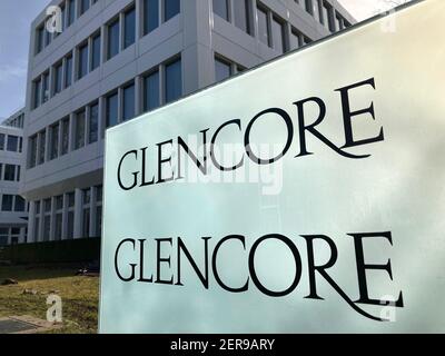 Zug, Suisse - 26 février 2021 : signe du siège de la société Glencore à Zug, Suisse. Glencore est l'une des plus grandes marchandises Banque D'Images
