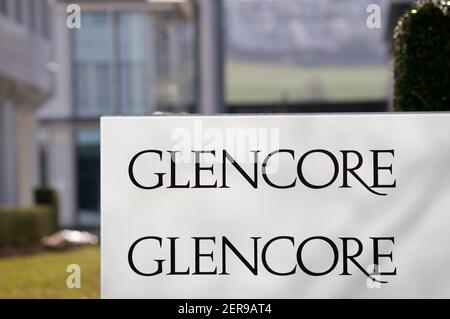 Zug, Suisse - 26 février 2021 : signe du siège de la société Glencore à Zug, Suisse. Glencore est l'une des plus grandes marchandises Banque D'Images