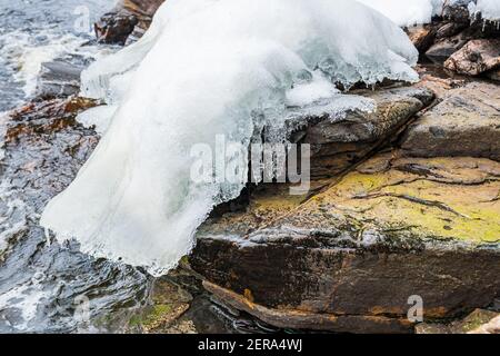 Muskoka Falls et zone de conservation Bracebrige Algonquin Highlands Bracebridge Ontario Le Canada en hiver Banque D'Images