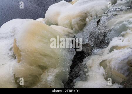 Muskoka Falls et zone de conservation Bracebrige Algonquin Highlands Bracebridge Ontario Le Canada en hiver Banque D'Images
