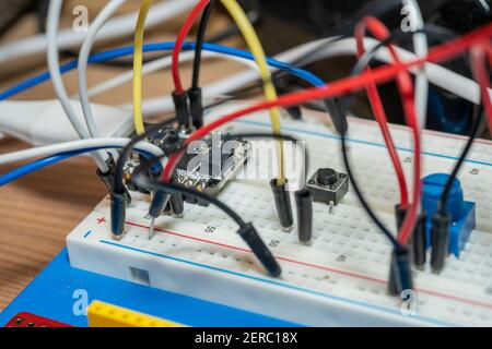 Le luxmètre basé sur Arduino comme contrôleur principal et BH1750 comme cellule de mesure. Les informations s'affichent sur l'écran OLED SSD1306. Banque D'Images