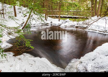 Muskoka Falls et zone de conservation Bracebrige Algonquin Highlands Bracebridge Ontario Le Canada en hiver Banque D'Images