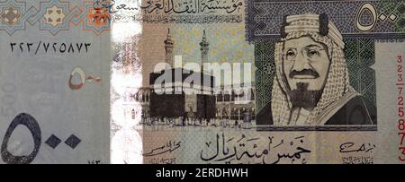 Billet de banque de 500 Riyals saoudiens, avec image de Kaaba et du roi Abdulaziz, royaume d'Arabie Saoudite 500 Riyals argent liquide, monnaie saoudienne. Banque D'Images