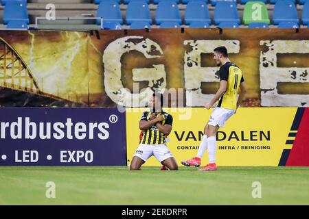 ARNHEM, PAYS-BAS - FÉVRIER 27 : Christian Kum de VVV Venlo célèbre son but lors du match hollandais entre vitesse et VVV à GelRed Banque D'Images