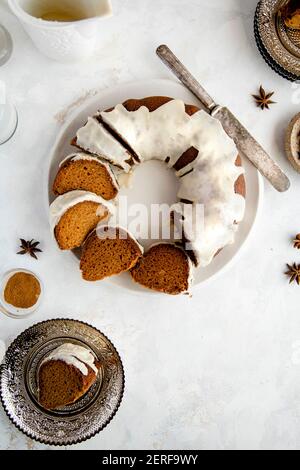 Pain d'épice avec glaçage. Banque D'Images