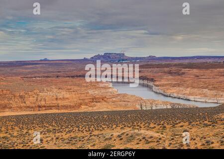 Vue de Wahwaep avec vue sur la centrale électrique page Fleuve Colorado en hiver Banque D'Images