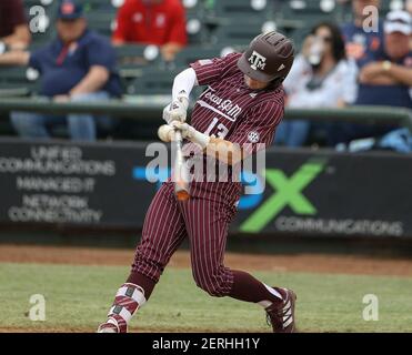 Round Rock, Texas, États-Unis. 28 février 2021. Texas A&M Aggies, troisième baseman Zane Schmidt (13) à la batte lors d'un match de baseball NCAA entre Texas A&M et Auburn au Round Rock Classic, le 28 février 2021 à Round Rock, Texas. Crédit : Scott Coleman/ZUMA Wire/Alay Live News Banque D'Images