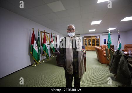 Brahim Ghalib, Président de la République démocratique arabe sahraouie (ADRD) et Secrétaire général du Front Polisario, prononce un discours lors des célébrations marquant le 45e anniversaire de la création de l'ADRD, le 27 février 2021, dans un camp de réfugiés situé à la périphérie de la ville algérienne de Tindouf, dans le sud-ouest du pays, Le 27 février 2021. Photo de Louiza Ammi/ABACAPRESS.COM Banque D'Images