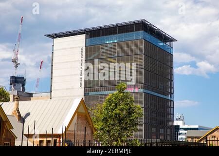 Arthur Phillip High Rise secondaire école dans le centre-ville de Parramatta, l'école a ouvert en 2020 et est de douze étages de haut, Sydney, Australie Banque D'Images