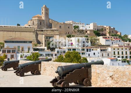 La vieille ville d'Ibiza, connue sous le nom de Dalt Vila. Site du patrimoine mondial de l'UNESCO en 1999. Banque D'Images