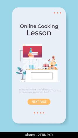 femme arabe de nourriture blogger préparant le gâteau tout en regardant le tutoriel vidéo avec le chef arabe dans la fenêtre de navigateur web leçon de cuisine en ligne concept illustration du vecteur d'espace de copie vertical Illustration de Vecteur