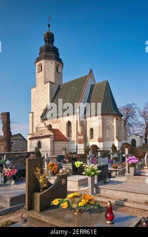 Église et cimetière immaculée de conception dans le village de Gałow à la périphérie de Wrocław, Basse-Silésie, Pologne Banque D'Images