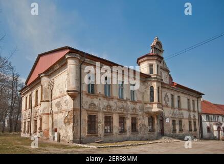 Palais du XVIIIe siècle ruiné dans le village de Goczałków Górny près de Strzegom, Basse Silésie, Pologne Banque D'Images