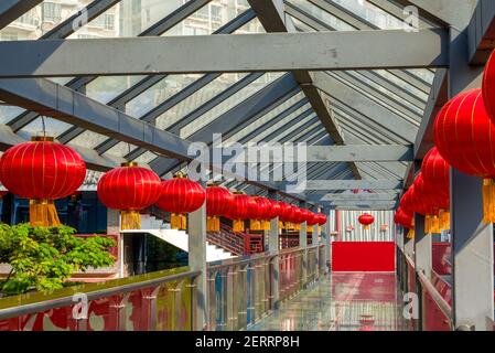 Couloir plein de lanternes rouges pour le nouvel an chinois Banque D'Images